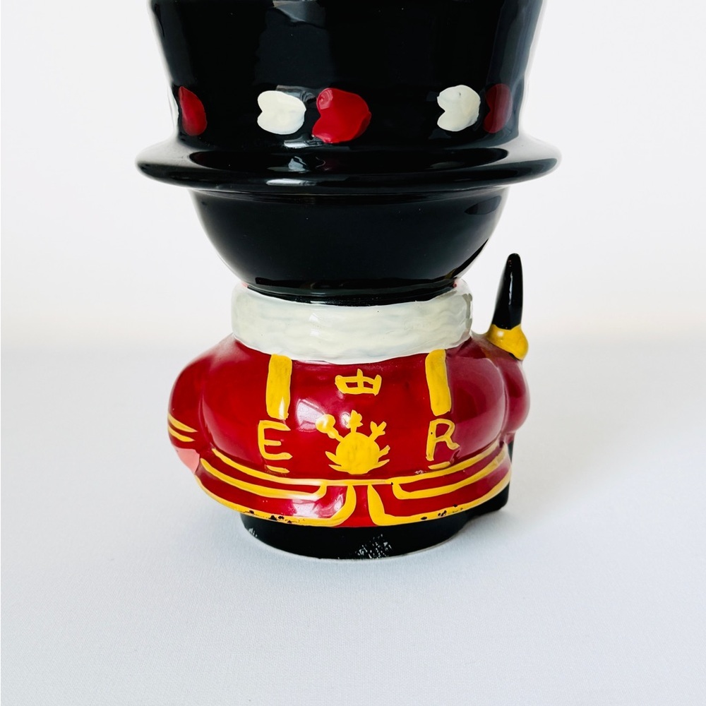 Vintage British Beefeater Yeoman Warder Ceramic Piggy Bank - Made in UK - Picture 4 of 7